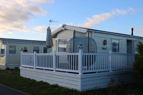Cosy 3 Bedroom Beachfront Getaway in Mersea