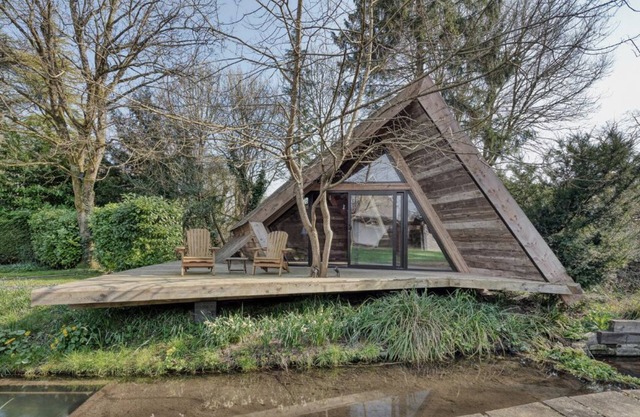 Cosy A-Frame cabin nestled in the chalk steams of Hampshire