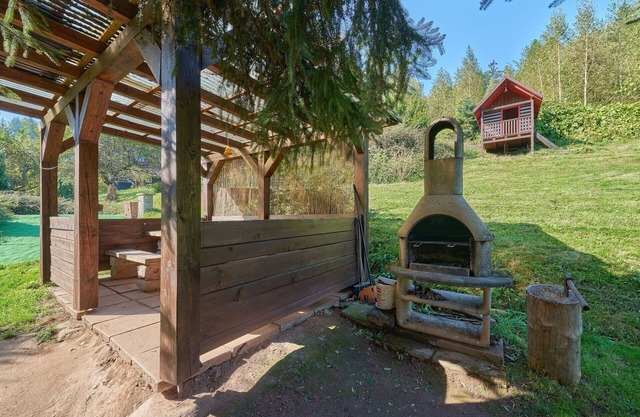 Cosy apartment in villa for 4 people with pool, WIFI, TV, patio and pets allowed
