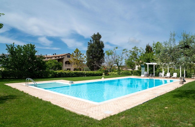 Cosy apartment for 4 people with WIFI, pool, A/C, TV, patio, pets allowed and parking