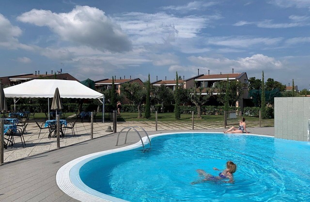 Cosy apartment for 2 guests with WIFI, pool, A/C, TV, balcony and pets allowed