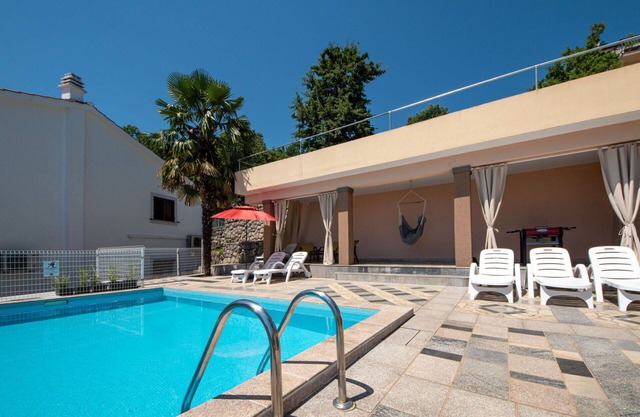 Cosy apartment for 4 people with pool, A/C, WIFI, TV, terrace and pets allowed