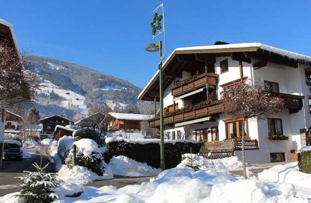 Cosy apartment for 5 guests with WIFI, TV, terrace and pets allowed