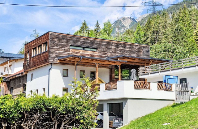 Cosy apartment for 5 guests with WIFI, TV, patio and pets allowed