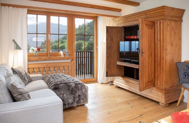 Cosy apartment for 5 people with pool, WIFI, TV, balcony and panoramic view