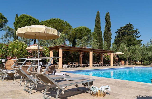 Cosy apartment for 6 guests with A/C, pool, WIFI, TV, pets allowed and panoramic view