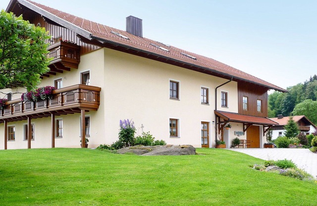 Cosy apartment for 8 people with WIFI, TV and patio