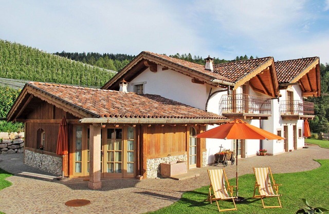 Cosy apartment for 8 people with WIFI, TV, terrace, pets allowed and parking