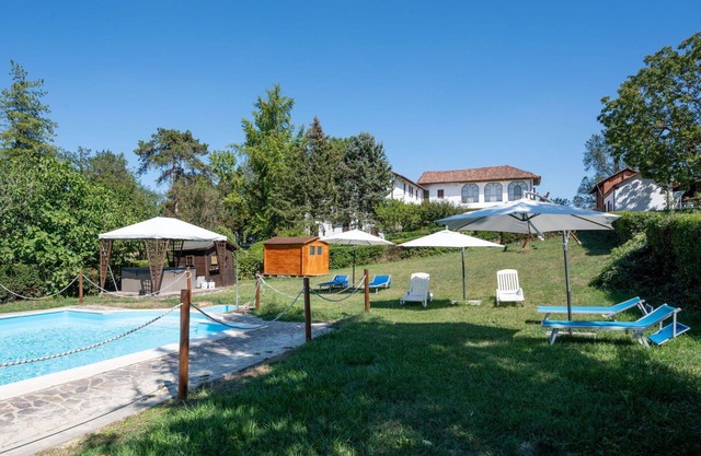 Cosy apartment in villa for 6 guests with pool, A/C, WIFI, terrace and pets allowed