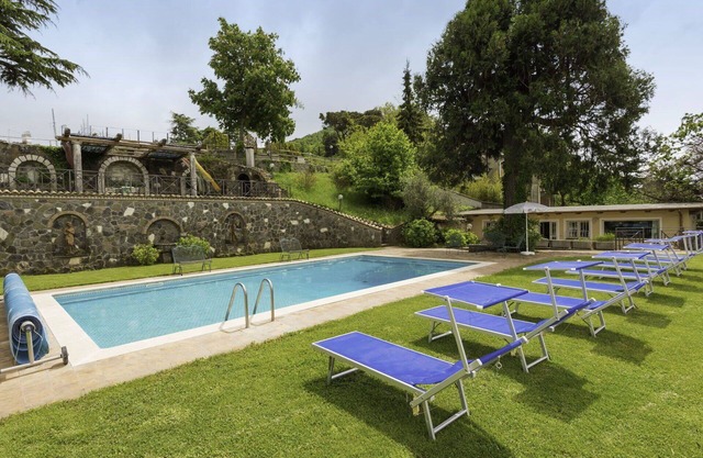 Cosy apartment in villa for 13 guests with WIFI, A/C, private pool, TV and patio