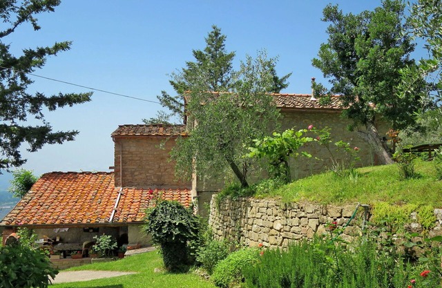 Cosy apartment in villa with WIFI, pool, terrace, pets allowed, panoramic view and parking