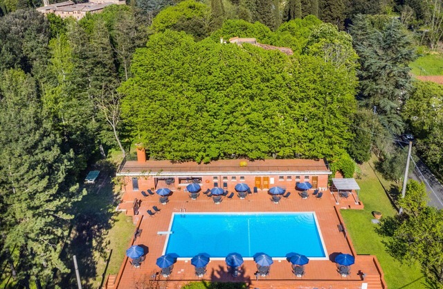 Cosy apartment in villa for 8 guests with WIFI, pool, TV, terrace and pets allowed