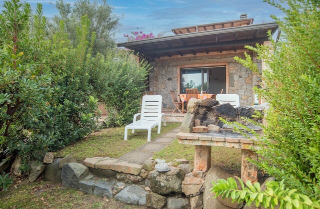 Cosy apartment in villa for 6 guests with A/C, TV, terrace and pets allowed