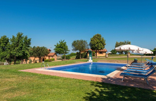 Cosy apartment in villa for 4 guests with WIFI, pool, A/C, TV, terrace and pets allowed