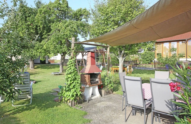Cosy apartment with terrace and pool in the garden