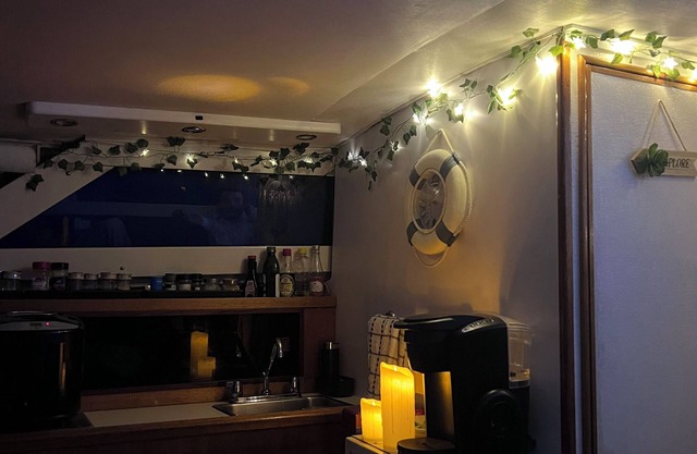 Cosy & calm space . Free parking .