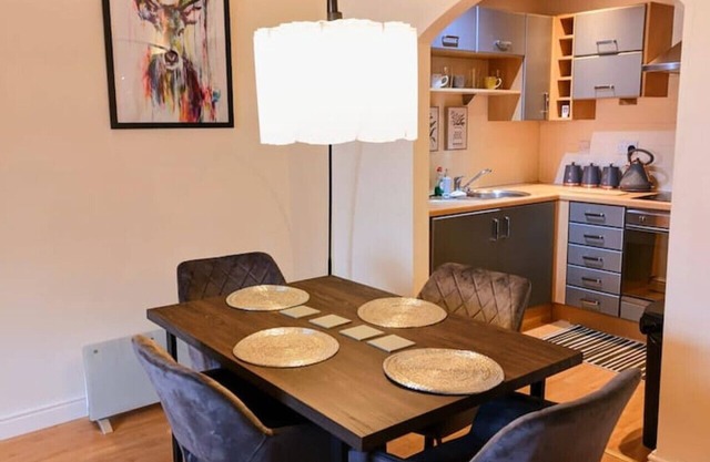 Cosy Central Modern Apartment