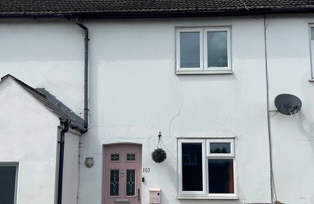 Cosy cottage getaway. A stones throw from 1349 hectares of beautiful heathland.