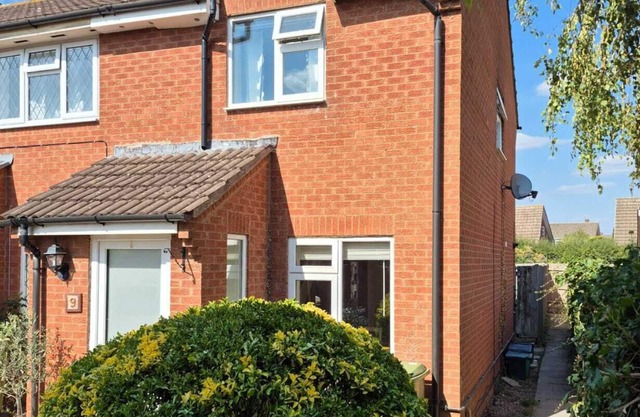 Cosy Family Home, Quiet Street, Off Road Parking