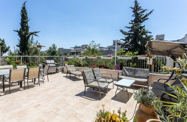 Cosy family penthouse with 2 large terraces