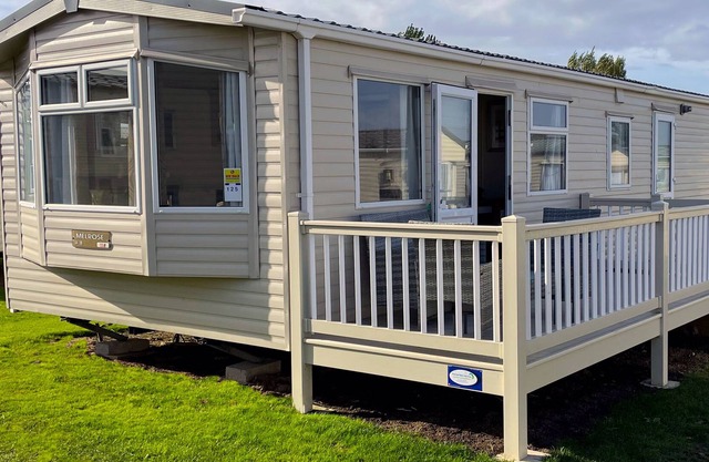 Cosy Holiday Caravan in Dymchurch, Kent - Sleeps 6