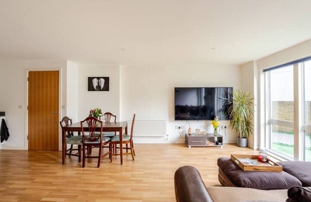 Cosy & Modern Flat in London - 2 Minutes from Train Station