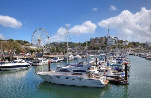 Cosy, Romantic, Fun Yacht Getaway, Torquay, England