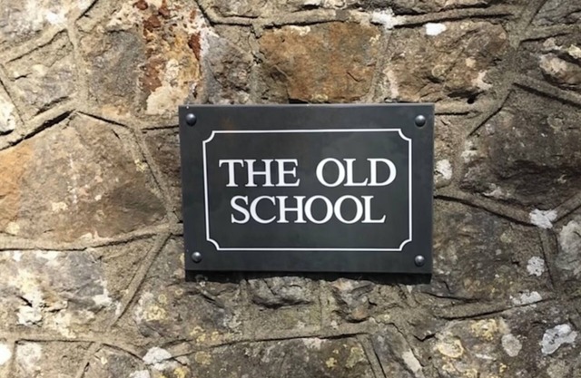 Cosy self contained apartment a stones throw from the Channel Tunnel!