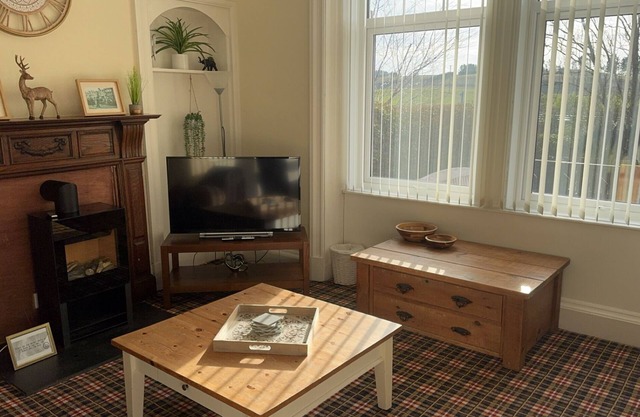 Cosy & spacious terraced house. Family & dog friendly