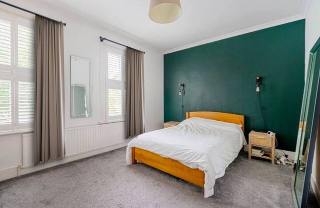 Cosy tranquil 3 bed semi-detach house on quite leafy street