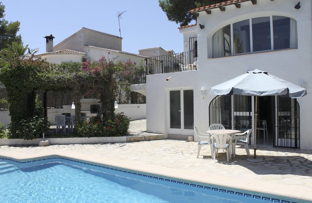 Cosy villa with own pool, climate, wifi, 4 bedrooms and sleeps 8 people