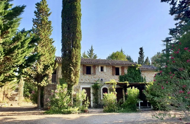 Cotignac. Pretty stone cottage in 2 acres. Totally private heated pool, min 25°C