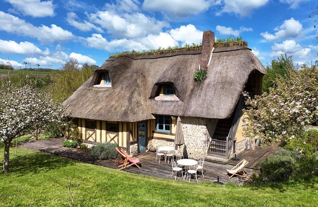 Cottage in Pays d'Auge with garden, pets allowed