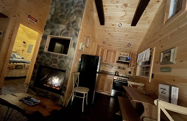 Cottage "5th Lake" 2-Bedroom, Waterfront Cottage at The Lakes Old Forge