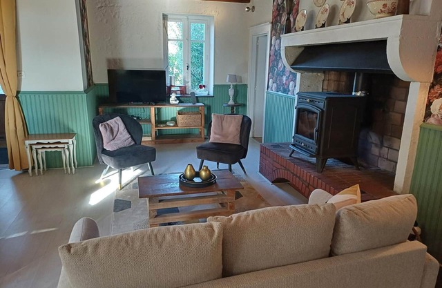 Cottage: Comfort, Pets Allowed, Shared Pool