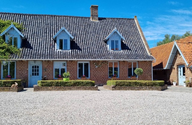 Cottage for 15 with spa and games in Flanders