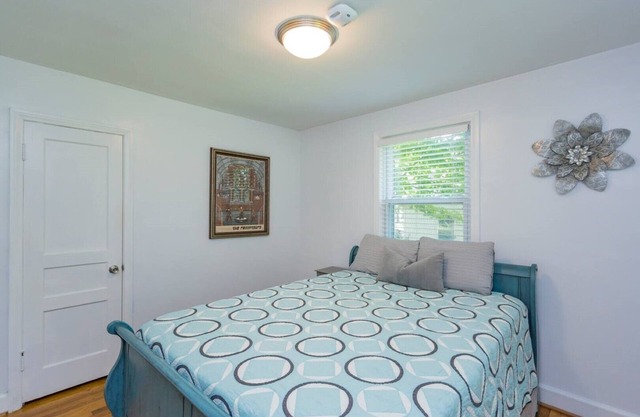 Cottage Home, Great Location Downtown/Airport