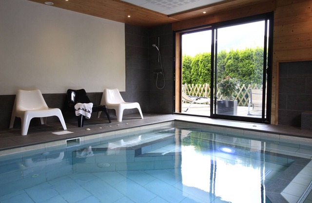 Cottage in chalet with indoor pool jacuzzi sauna hammam