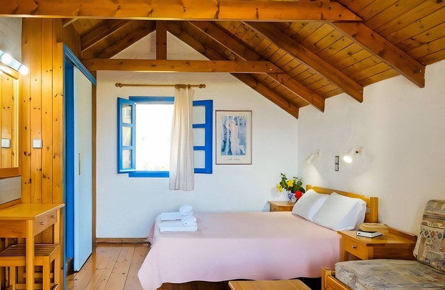 Cottage 'Olive Tree 1' with Sea View, Private Terrace and Wi-Fi