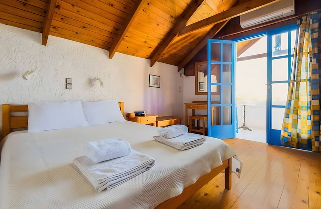 Cottage 'Olive Tree 2' with Sea View, Private Terrace and Wi-Fi