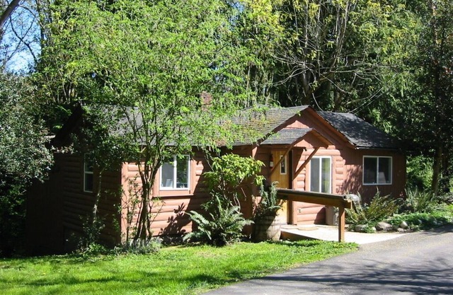 Cottage on Hood Canal Pouslbo