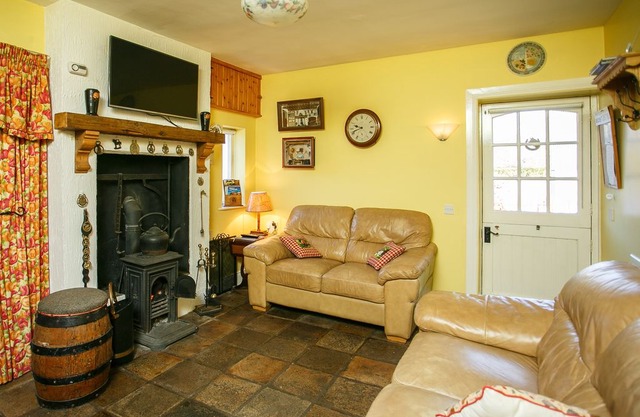 Cottage-Private Bathroom-Brook Hall Cottages