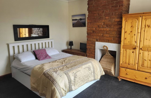 Cottage - Sleeps 4 - Garden - Parking