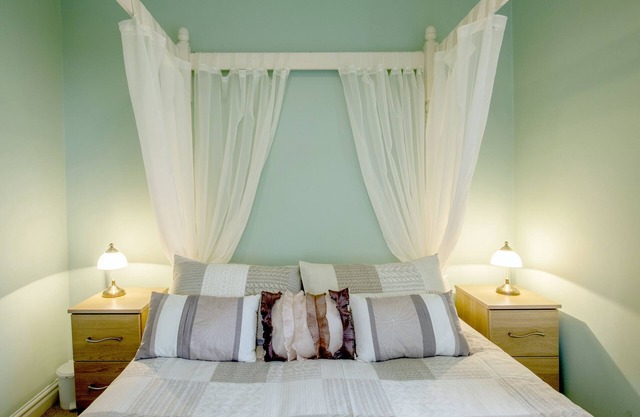 Cottage - Sleeps 5 - Hot Tub - Garden - Parking