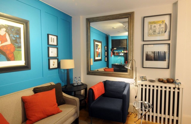 Cottage style small Town house in the centre of Cheltenham