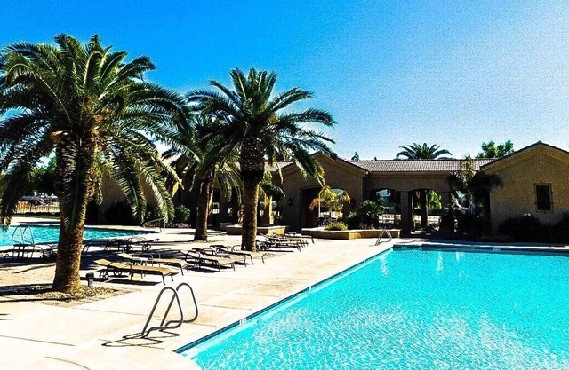 Country Club 1128, heated pool, 1000 feet from Golfland Sunsplash Amusement Park