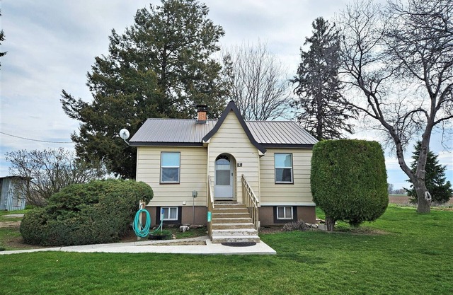 Country Cottage just minutes from downtown Weiser. Pet friendly!
