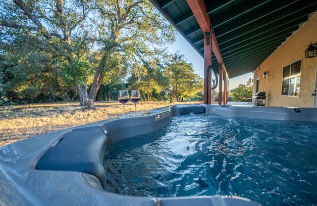 Country Cowboy Hot Tub Home on 20 Acres with Electric Air Hockey and Ping Pong