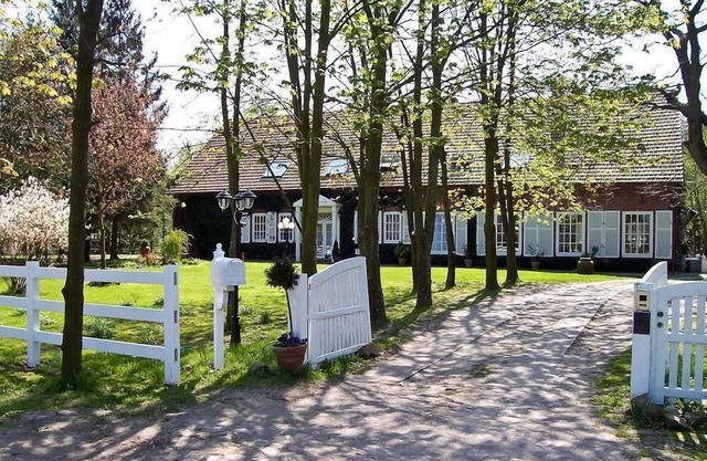 Country estate with a view of the water