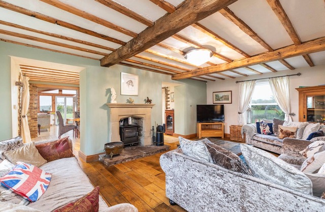 Country Farmhouse, Sleeps 13 & New 8Seater Hot Tub